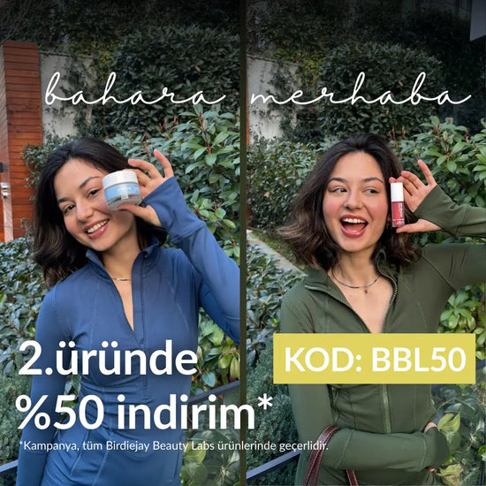 Açık mavi renkli, uyumlu bir kapağı olan silindirik kavanoz, etiketinde beyaz el yazısı ile 'bahara merhaba' marka adı.