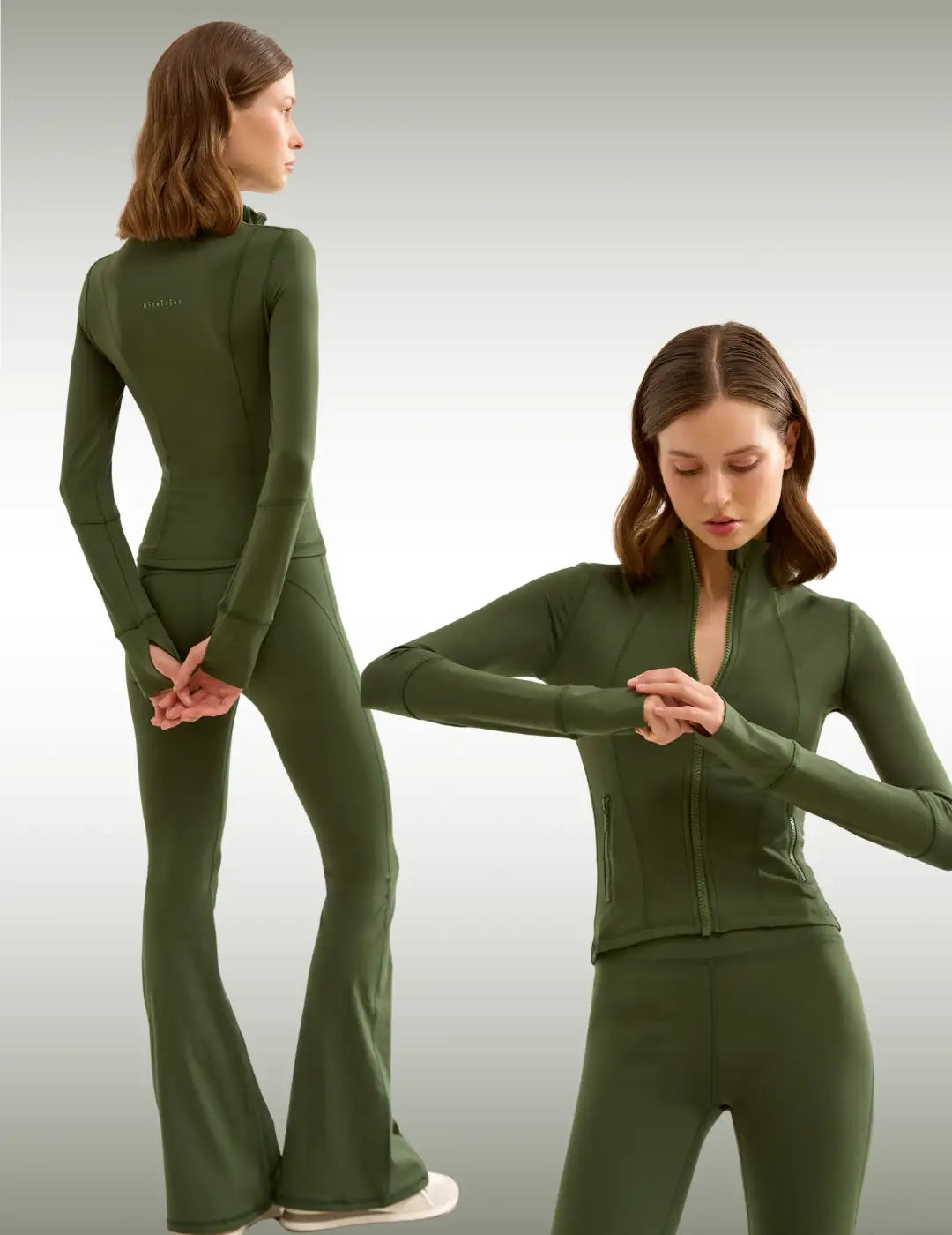 Yüksek yaka ve bol paçalı pantolonlu zeytin yeşili atletik eşofman takımı, muhtemelen esnek kumaştan yapılmış.
